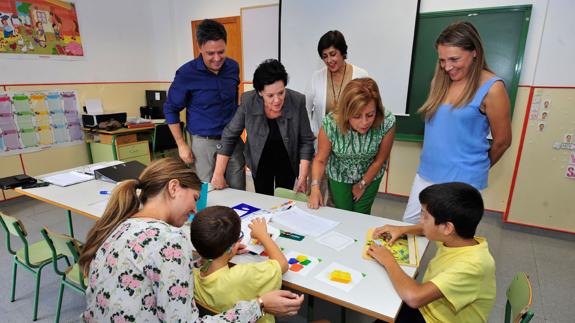 La consejera de Educación y Universidades, María Isabel Sánchez-Mora, ha inaugurado este jueves la nueva aula. 