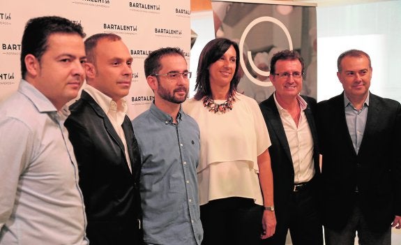 Ponentes y representantes de Coca Cola y Bartalent Lab, ayer, en el Centro de Cualificación Turística. 