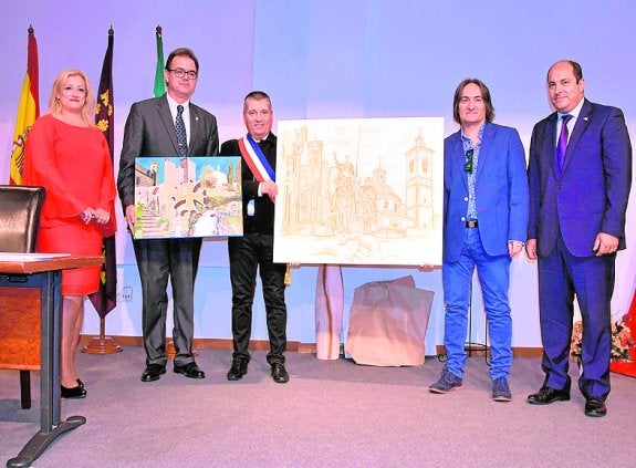 El alcalde de Abarán y el de Nebián, junto a otras autoridades.