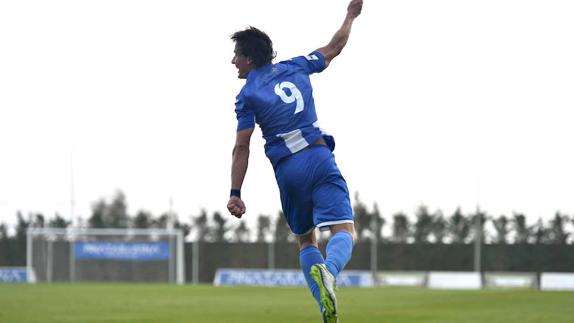 Chumbi celebra el primer gol del Lorca.