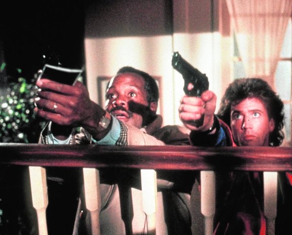 Danny Glover y Mel Gibson en una escena de la película 'Arma letal'.