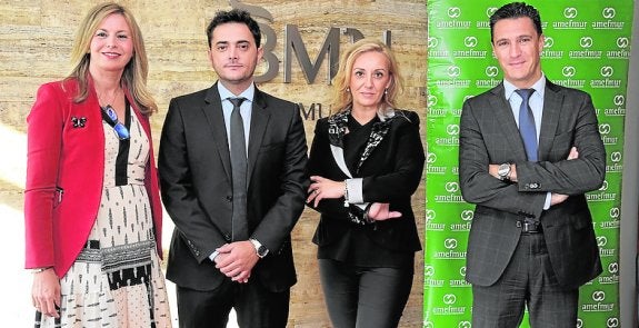 Olga García, directora territorial de Levante de BMN-Cajamurcia; Andrés Aráez, presidente del Foro de Jóvenes de Amefmur; Marian Cascales, presidenta de Amefmur; y Aurelio Herrero, de Banca de Empresas de Levante de BMN-Cajamurcia.