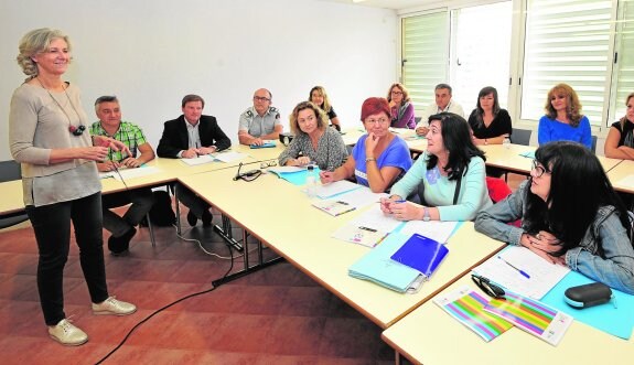 Mercedes Bengoechea, catedrática de Lingüistica y autora de la guía, en un taller con personal del Ayuntamiento de Murcia.