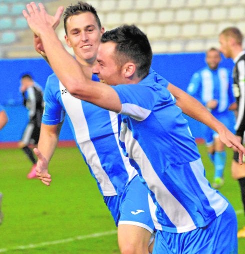 Urko Arroyo celebra el segundo gol del encuentro.