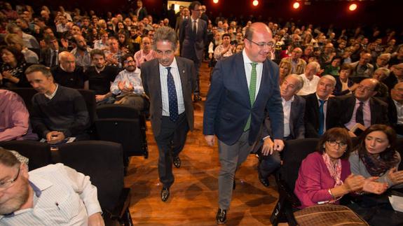Miguel Ángel Revilla y Pedro Antonio Sánchez, en el congreso de Anpier celebrado en Murcia este sábado. 