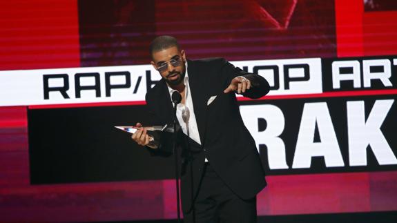 Drake protagoniza un anuncio cantando una canción de Taylor Swift