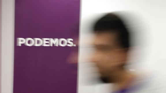 Cartel de Podemos en una sede del partido.