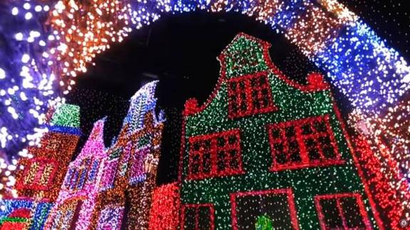 Un parque de atracciones bate el Record Guiness de luces de Navidad