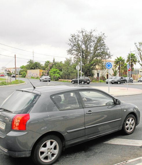 Cruce de la Avenida de Sebastián Feringán con la carretera de Molinos Marfagones.