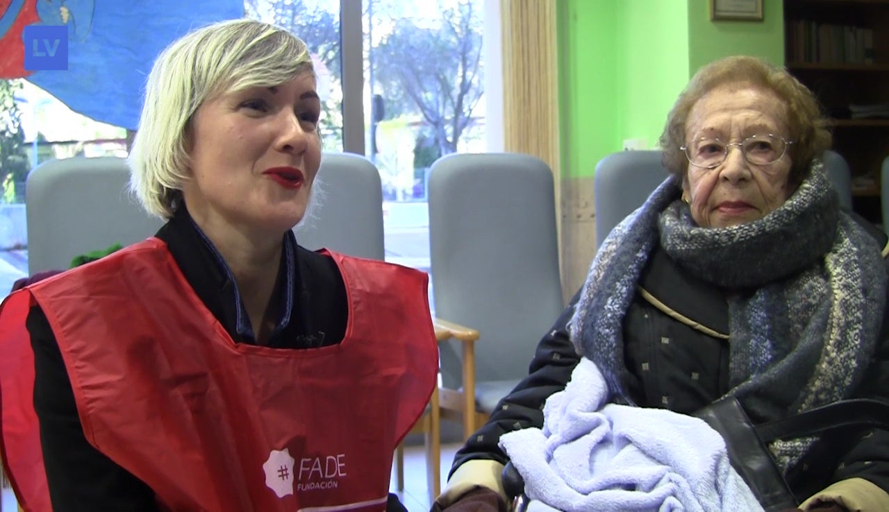 Kasia y Encarnación, en el centro de día de Siervas de Jesús. 