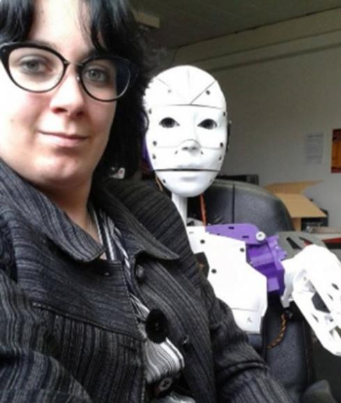 Lilly y su robot, InMoovator