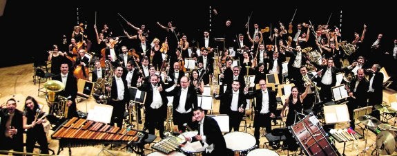 Los integrantes de la Film Symphony Orchestra, que mañana ofrece un concierto en Murcia.