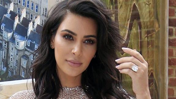 Kim Kardashian llora al reconocer que sufre psoriasis en la cara