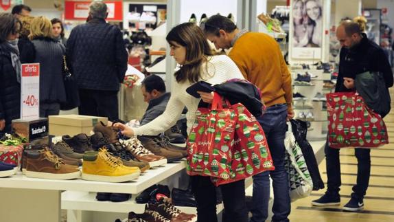 Inicio de las rebajas, este sábado en El Corte Inglés de Murcia. 