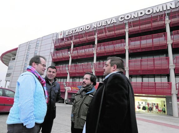 Raúl Moro, a la izquierda, junto a los consejeros José Carrilero y Gustavo Pomar, y el asesor Pedro Contreras, tras ser nombrado presidente el pasado 28 de diciembre. 