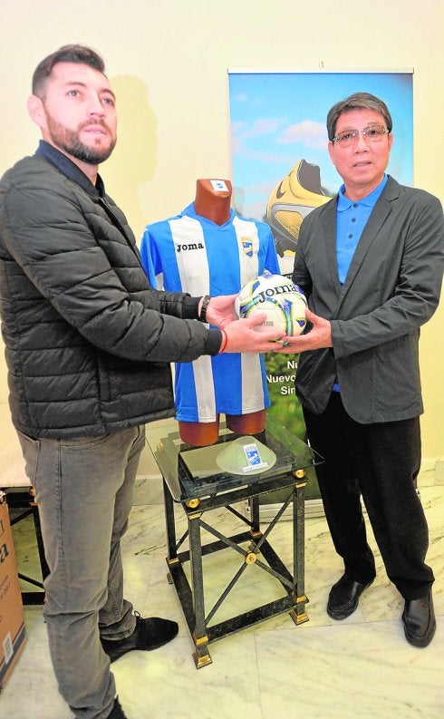 Rojas y Genbao, ayer, en la presentación.