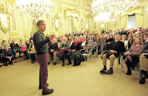 Pedro Cano repasa su vida con siete obras