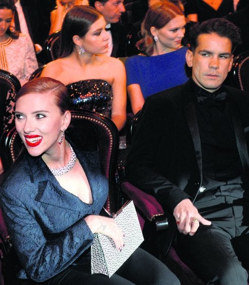 Scarlett Johansson, junto a su marido, el periodista francés Romain Dauriac.