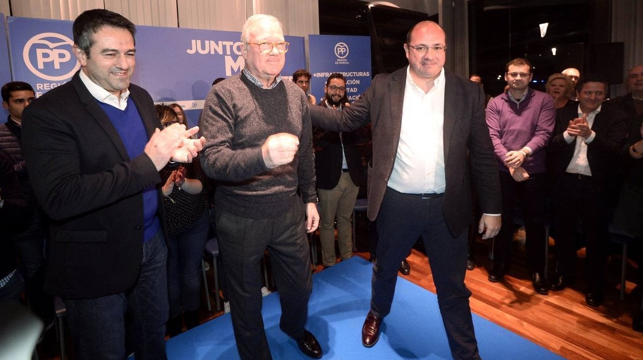 El partido cierra filas y muestra su apoyo al presidente en un acto en Alcantarilla