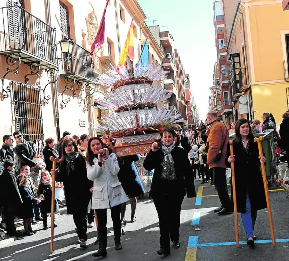 Tradicional procesión de los panes benditos de San Blas.