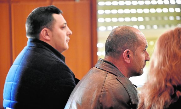 Los dos acusados, Svetostav A. y Mihail T., ayer, ante la Audiencia Provincial. 