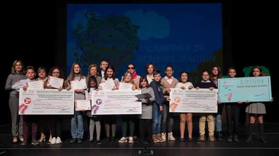 Alumnos premiados en el concurso de dibujo sobre Educación Inclusiva. 