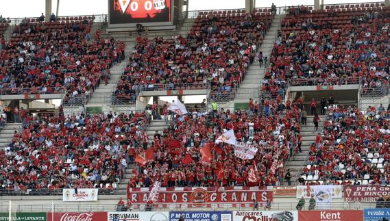 Aficionados del Real Murcia en un foto de archivo.