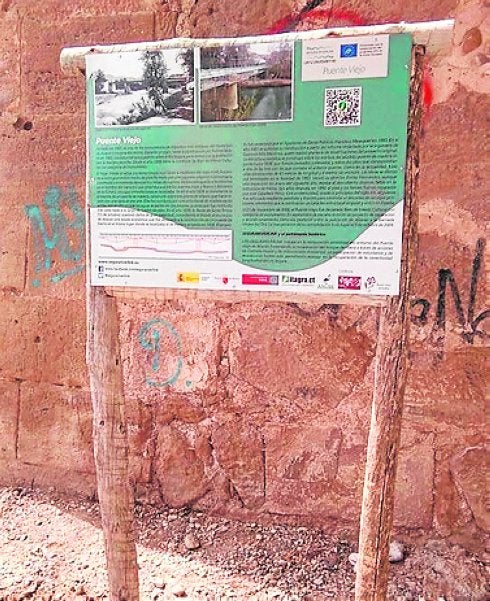 Uno de los nuevos carteles. 