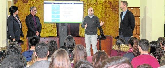 Presentación de la segunda fase del 'Rétame y Aprendo', en el Jiménez de la Espada. :: J. M. Rodríguez / agm