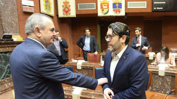 Rafael González Tovar y Miguel Sánchez en la Asamblea en una imagen de archivo. 
