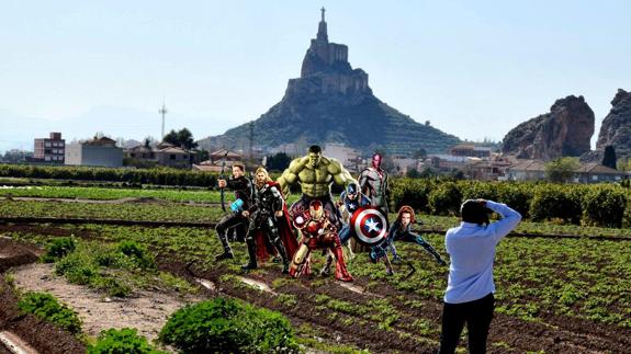 Los superhéroes 'luchan' por Monteagudo