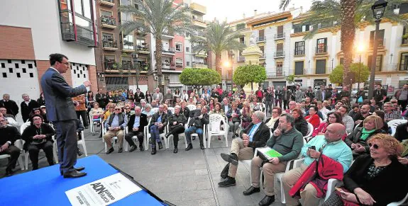 El alcalde explicó ayer a los vecinos de Santa Eulalia el proyecto 'Murcia ADN Urbano'.