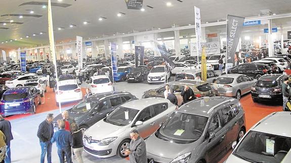 Exposición de coches en venta. 