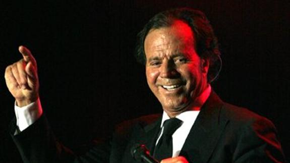 Julio Iglesias tiene 4 millones de seguidores en Facebook.