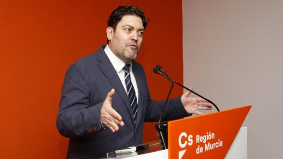 Miguel Sánchez, este lunes, en rueda de prensa.