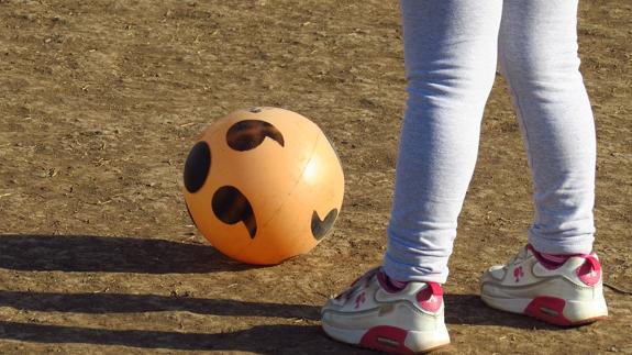 Un equipo femenino gana una liga infantil masculina de Cataluña