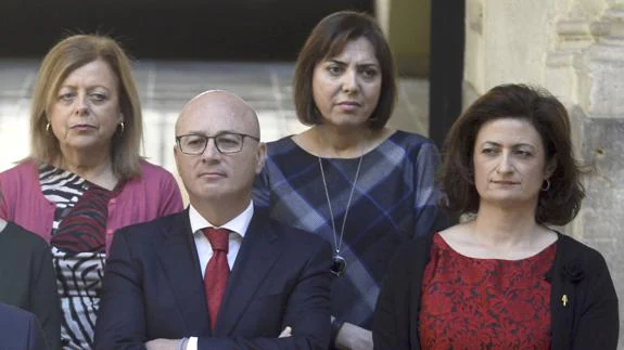María Isabel Sánchez-Mora, Encarna Guillén y María Dolores Pagán, junto al consejero Juan Hernández, el día en que Sánchez presentó su dimisión.