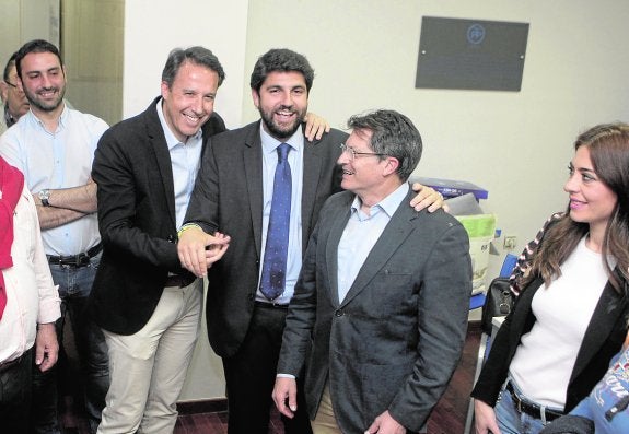 Agustín Llamas, Fulgencio Gil, López Miras, Francisco Jódar y Fátima Mínguez, anoche.