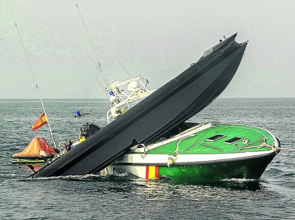 Embarcación de la Guardia Civil abordada por una lancha de narcos.