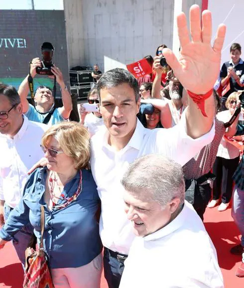 Pedro Sánchez y José Vélez, hace dos semanas, durante un acto celebrado en Murcia.