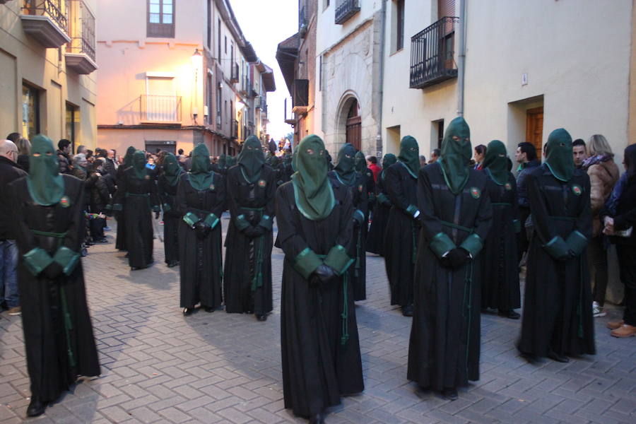Procesión María al pie de la cruz