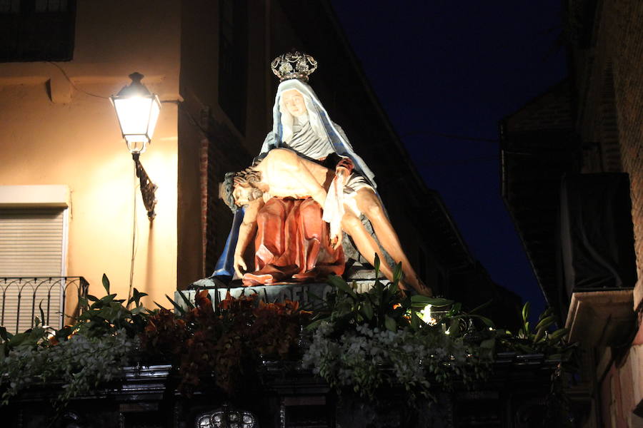 Procesión María al pie de la cruz