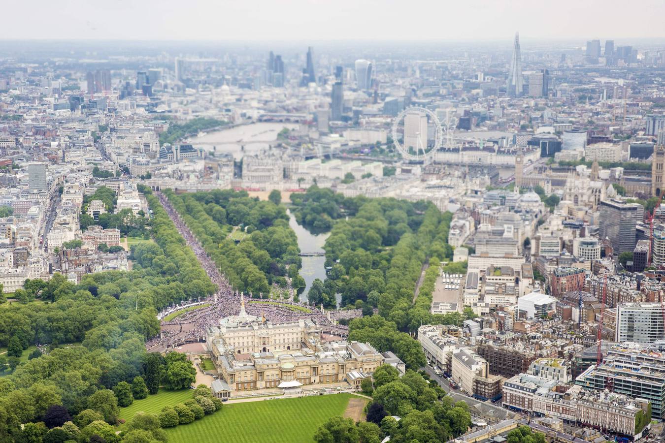 Londres celebra el 90 cumpleaños de Isabel II