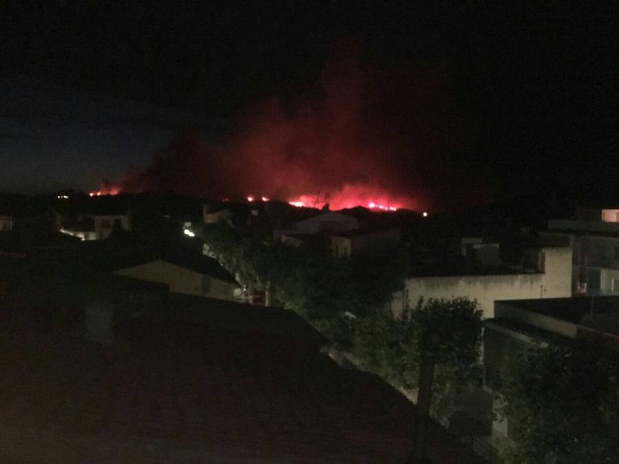 Un incendio cerca varios pueblos en Valencia