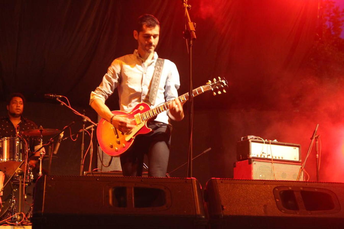 The Bright, por y para León