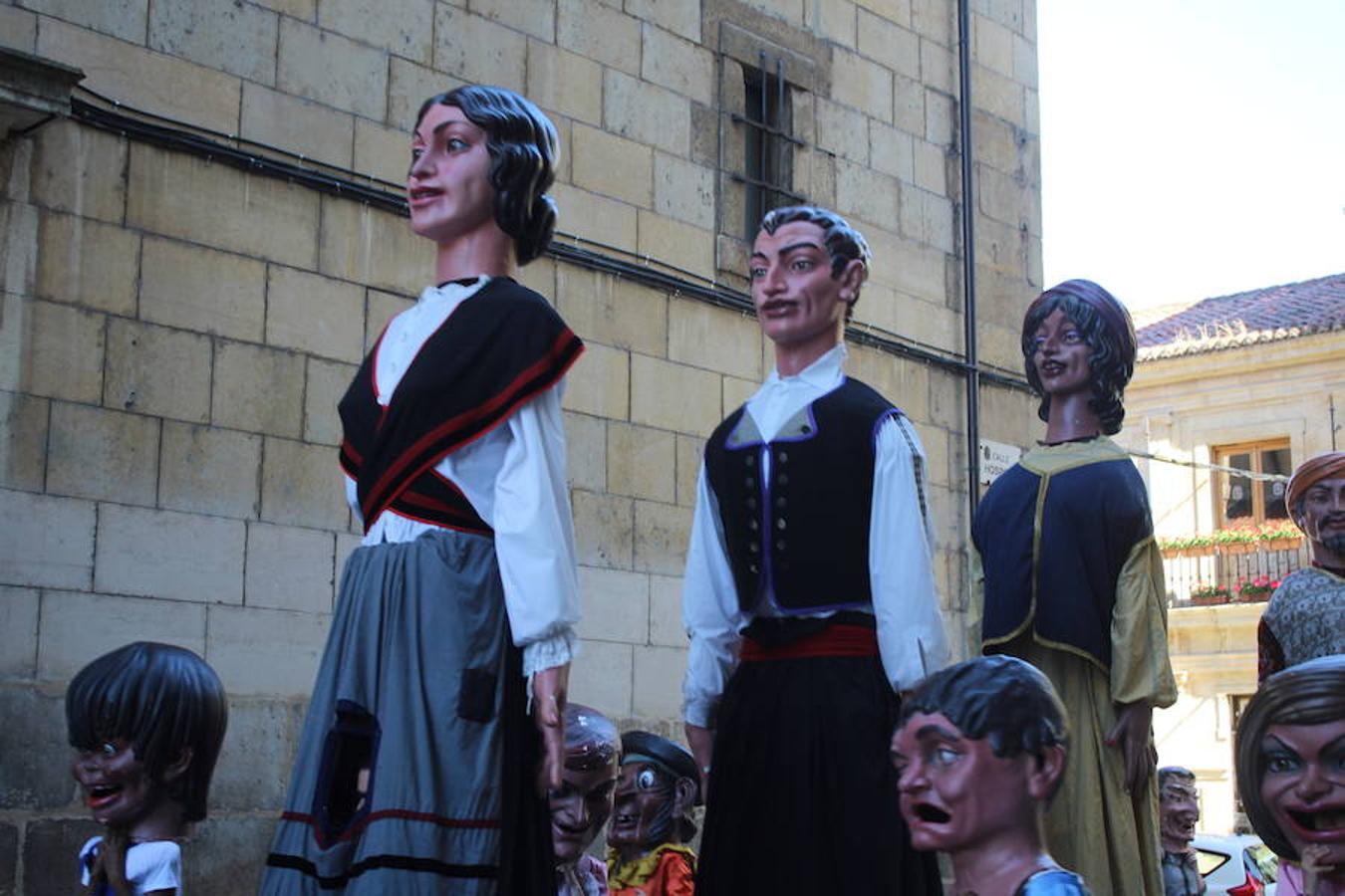 Gigantes, cabezudos y León