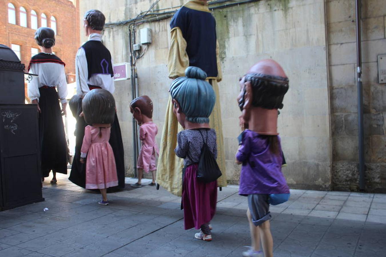 Gigantes, cabezudos y León