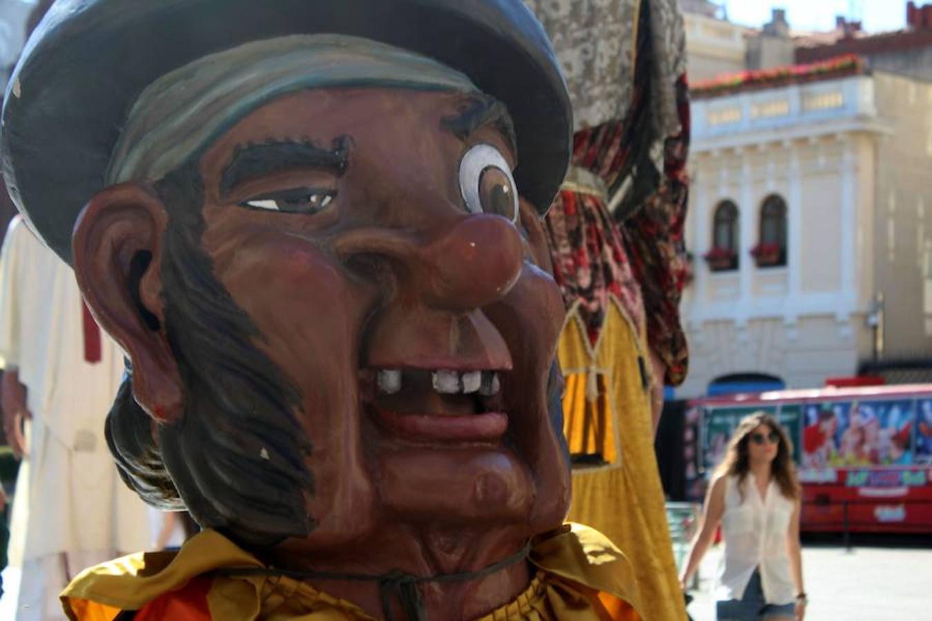 Gigantes, cabezudos y León