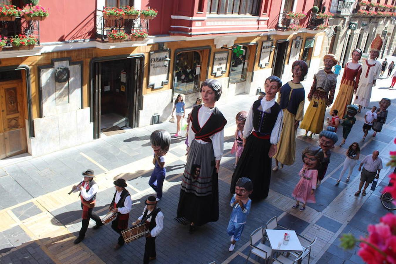 Gigantes, cabezudos y León