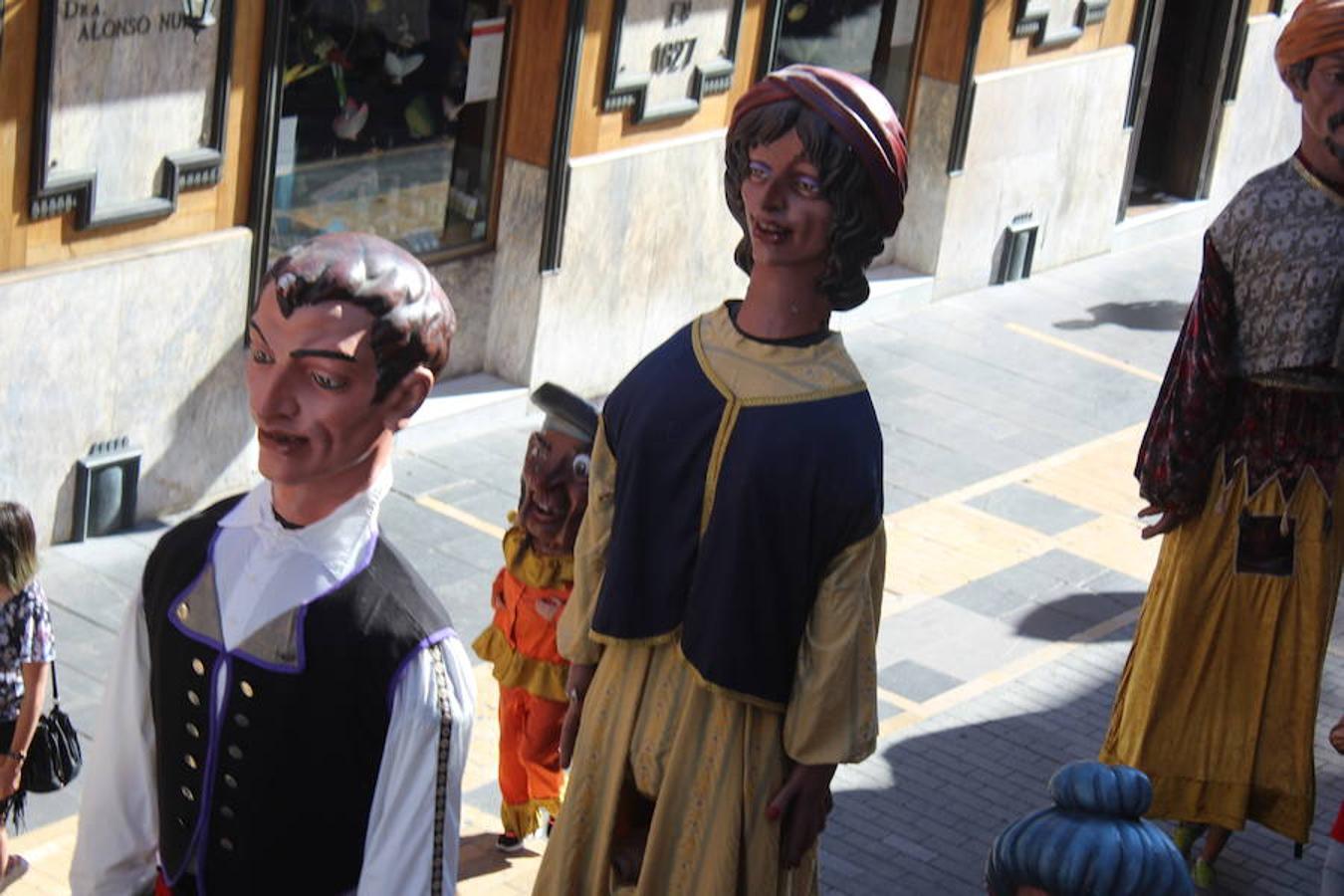 Gigantes, cabezudos y León